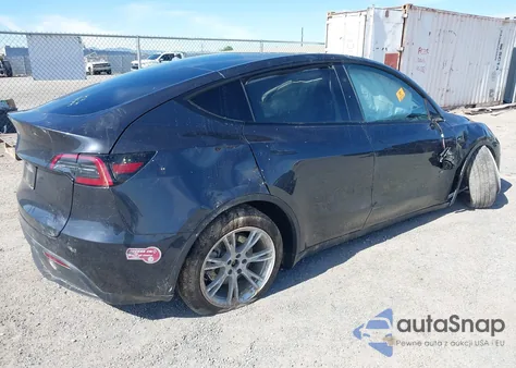 2024 Tesla Model Y Long Range Dual Motor All-Wheel Drive/Rwd z USA, uszkodzony, nr VIN 7SAYGDED1RF053597